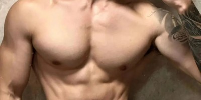 拍过双男主短剧的肌肉帅哥，洗澡小视频已疯传