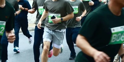 武汉体育学院的体育生小哥，穿灰裤子好看！