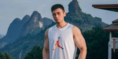 爱好旅游的大块头黑皮肌肉男Frank