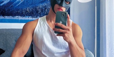 山东189肌肉退役军人，现如今拍照姿势太大胆，网友辣评：是不是弯了.....