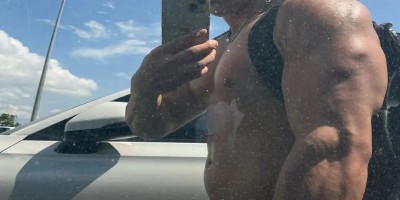 谁懂啊！沙滩腹肌帅哥直接把我看醉了