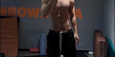 山东极品肌肉网红因榜上富婆退网，腹肌粗腿太诱惑，体力超持久.....