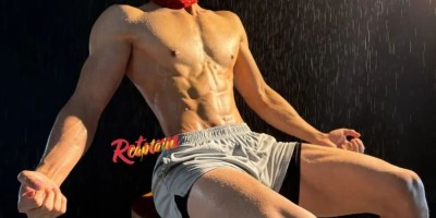 【8月精选】推特爆火的极品覆面男模大尺度写真，翘臀腹肌19禁......