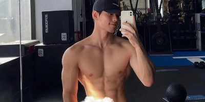 180黑皮肌肉体育生教练，腹肌蜘蛛侠套装，私下玩的真花.....