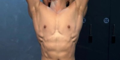 195肌肉直男下海拍写真被摄影师得吃，网友辣评：换我来......