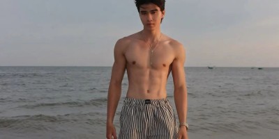 酒店洗澡照片曝光以后，这个体育生越来越放得开……