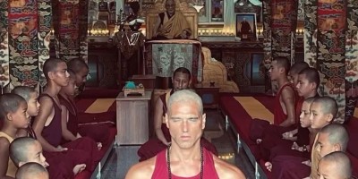 意大利“5大超模”之一,八块腹肌的他,在拉萨出家?因为啥? 意大利“5大超模”之一,八块腹肌的他,在拉萨出家?因为啥?