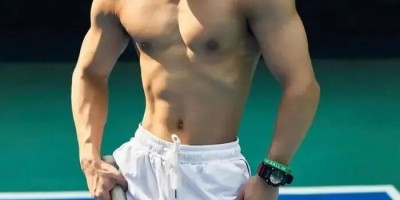 寸头黑皮网球小哥哥，臀也太翘了吧！