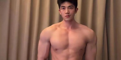 190cm体育生晒大胸肌,猛男撒娇谁顶得住? 190cm体育生晒大胸肌,猛男撒娇谁顶得住?