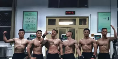 来选肌肉老公了，你们要哪一个？