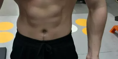 超Sexxxy体育生，健身肉壮身材小哥！