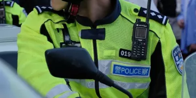 上海街头的特警一个比一个帅！五一你不来看看？