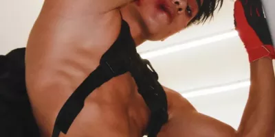 00后年下黑皮腹肌小哥,这也太可了吧! 00后年下黑皮腹肌小哥,这也太可了吧!