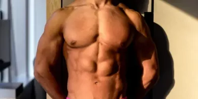 26岁香港健身博主,硬核胸肌六块腹肌和鲨鱼线,这结实的身体硬邦邦! 26岁香港健身博主,硬核胸肌六块腹肌和鲨鱼线,这结实的身体硬邦邦!