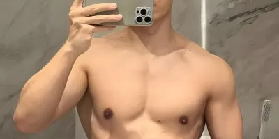 男生别沉迷“锡纸烫”发型，2025年剪这3款造型，时髦又帅气