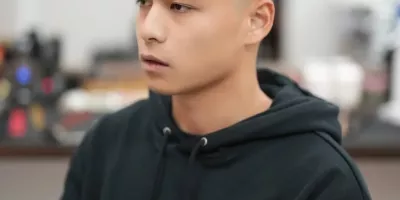 男生剪“两边铲”发型硬朗帅气,这3款值得尝试,剪完不帅你打我 男生剪“两边铲”发型硬朗帅气,这3款值得尝试,剪完不帅你打我