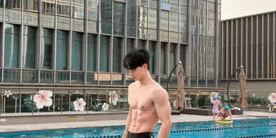 白皮腹肌游泳圣体，这才是过年该看的！