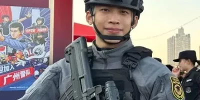 广州荔湾特警小哥火了!这也太太太帅了吧! 广州荔湾特警小哥火了!这也太太太帅了吧!