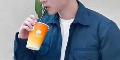 男生别嫌弃“两边铲短”发型，新年剪这3款，让你秒变帅气型男！