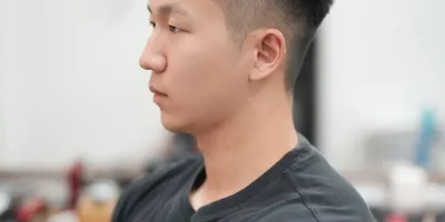 不建议二三十岁男生剪“锅盖头、长发”，换成这些发型更减龄帅气