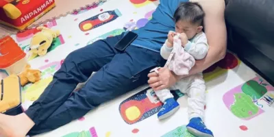 脱衣的修理工裤子穿太低了，实力强大让人不淡定！！