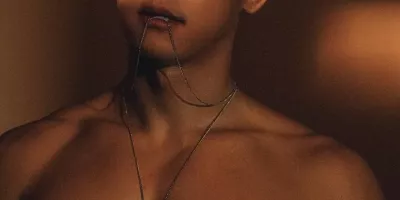 肌肉小哥爆火！这腱子肉顶奶挑战，硬核实力秀肌惊艳全场