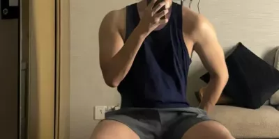 白袜臭脚体育生1s，男友直呼停不下来，根本停不下来.....