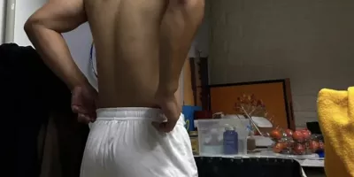 体院寝室里的窜运动裤的黑皮寸头的帅哥。耐力太强大啦！