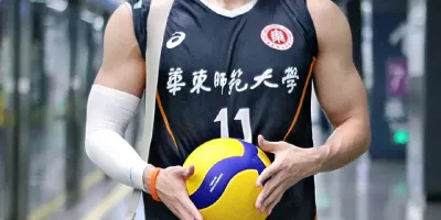 从球场到时尚圈，他的切换之间，穿梭在激情与时尚的交汇处！