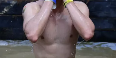 一大波斯巴达肌肉哥哥,灰头垢脸太大了! 一大波斯巴达肌肉哥哥,灰头垢脸太大了!