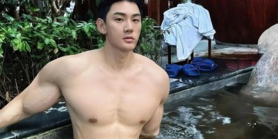 CK内裤找了新的鲜肉男模拍写真，不塞东西的成片怎么样？