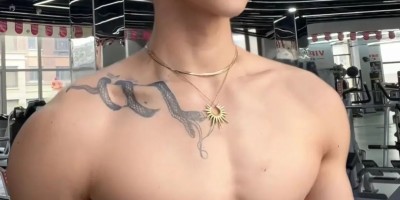 奶狗脸，狼狗身材，八块腹肌超带感......