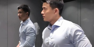 壹臣最新直播采访，正装直接脱掉了！