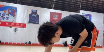 185黑皮体育生直男装gay哄大哥买车!