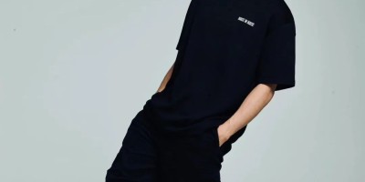 190CM篮球帅哥换鞋子被偷拍，穿白袜的时候男人味十足！