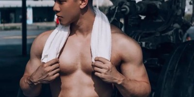 30岁浙江旅游博主又帅又萌，还有一身腱子肉