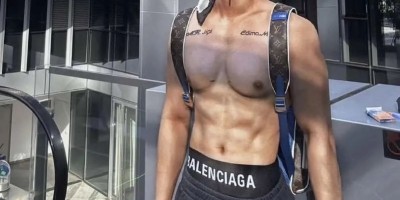 199cm体育生花式秀六块腹肌，网友辣评：我一个直男都害羞了……