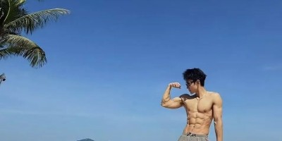 美式短裤体育生1s，与前男友分手后还当固陪，前男友夸：活真好......