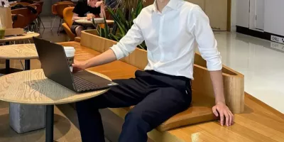 196CM正装长腿男自拍照，？穿CK内裤实力藏不住！