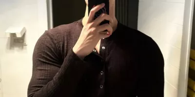 195宽肩窄腰大只体育生，超绝头肩比，大胸尺度超感人.....