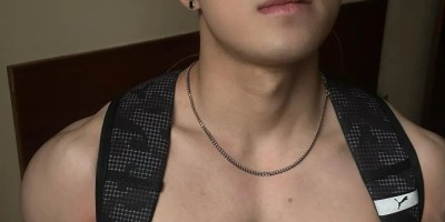 西安00后帅哥寝室撩衣晒胸肌太大被平台警告了！！