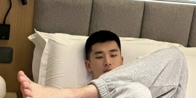 183CM野生小哥长得好帅哦，长腿岔太开真好看！