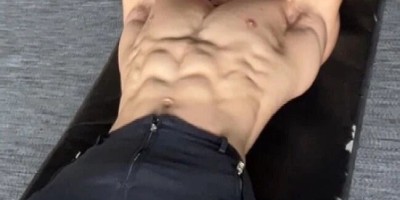 完美大胸肌窄腰健身帅哥，双开门身材也太杀我了！