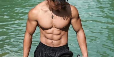 重庆运动男神爆火：灰裤子湿透，长腿禁欲，X张力拉满！