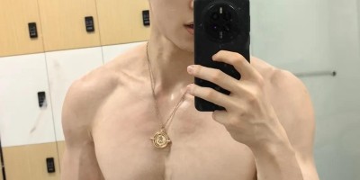 185cm东北双开门帅哥泳池上专属浪漫！