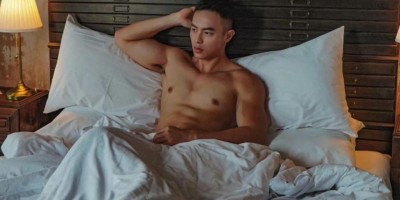 年轻帅气的健身肌肉博主，秀方形胸大力臂，这样的肌肉身材才是脂包肌的天花板