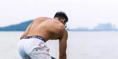 操场脱西裤的宝藏男穿的太紧太垒,强大实力挡不住! 操场脱西裤的宝藏男穿的太紧太垒,强大实力挡不住!