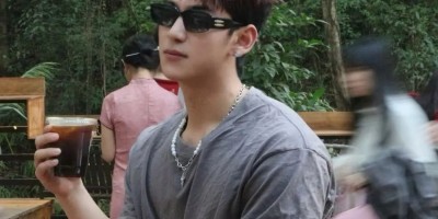 00后肌肉帅哥体育生，毕业就开上豪车，网友：知道你不想努力了.......