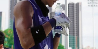 188cm钻石黑皮足球体育生，球场上爆汗淋漓，性张力满满......