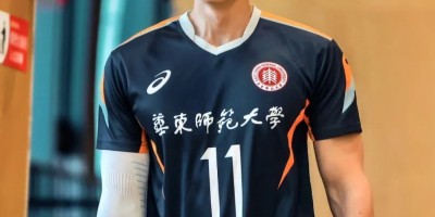 排球圈新晋Top体育生，白袜长腿太诱惑。网友辣评：球粉吃太好了......